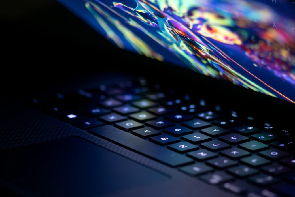 Gaming-Zubehör für den Laptop – Maus, Headset und Tastatur am Gaming-Notebook