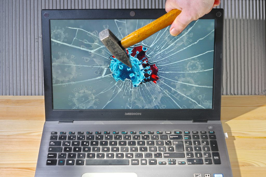 Laptop stürzt ab – Bluescreen auf einem Notebook-Bildschirm