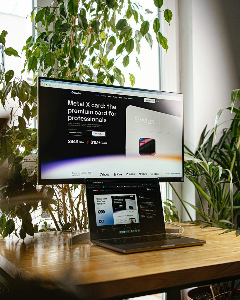 Laptop an Monitor anschließen – Notebook per Kabel mit externem Bildschirm verbunden