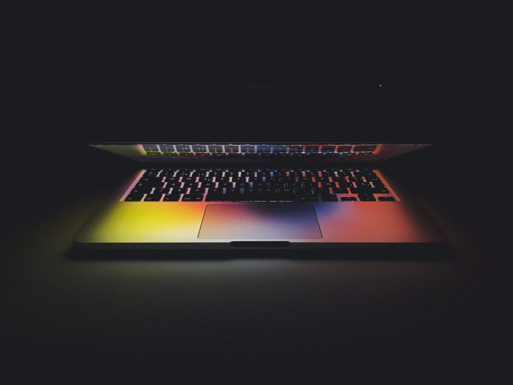 USB-C-Ladegerät für den Laptop – kompaktes GaN-Netzteil mit Kabel