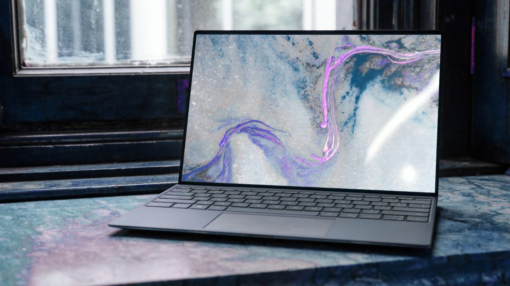 Bester Laptop 2026 – Laptop unter 1000 Euro auf dem Schreibtisch
