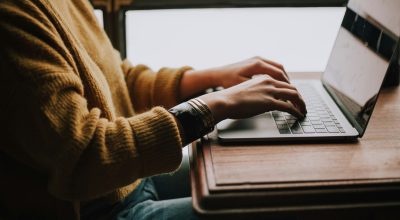 Laptop für Pflegekräfte – leichtes Notebook zum Lernen
